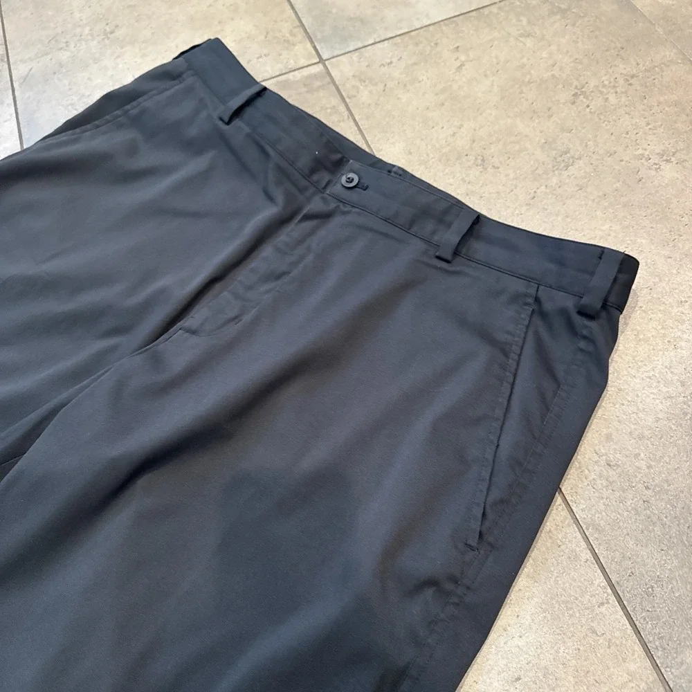 Nike Golf Dri-FIT Mens Black Flat Front Performance Shorts Size 36‎